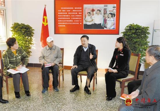 焦彦龙深入路北祥富里社区向基层干部群众面对面